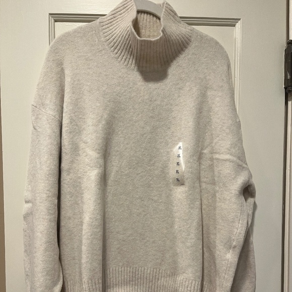UNIQLO Mock Turtleneck Sweater NWT - Picture 1 of 7